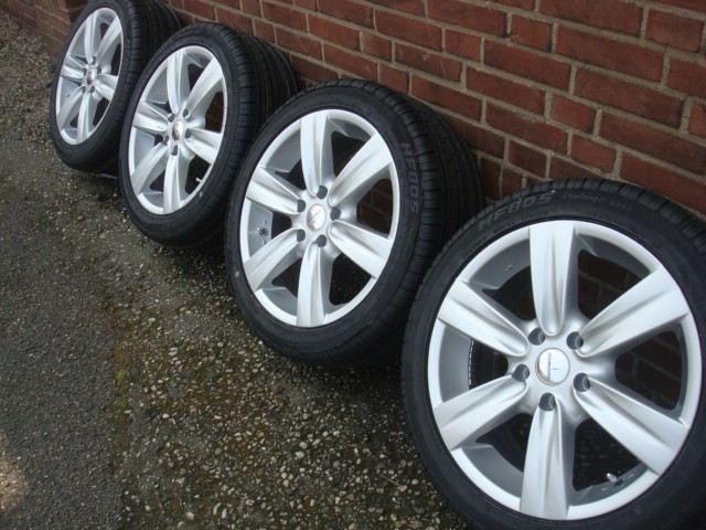 17''inch Devino Velgen en Banden Steek 5x112