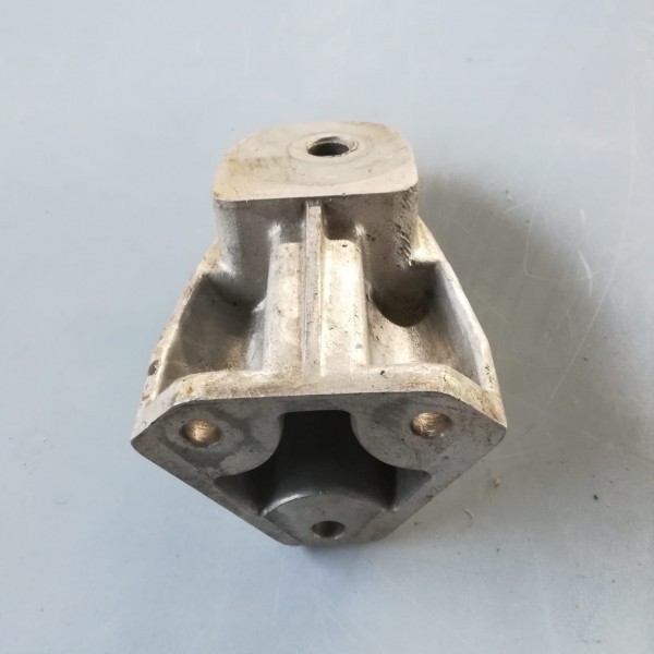 Engine mount for Maserati Indy
