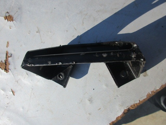 Lower gearbox support for Lamborghini Espada