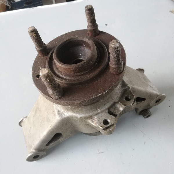 Rear hub and hub carrier for Maserati Bora