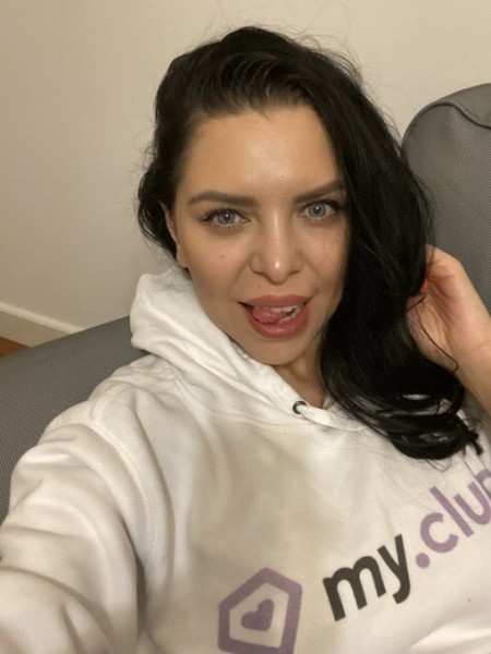 An intimate moment and a relaxing massage in complete discretion.