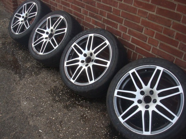 18’’Inch Audi rs4 Blechk Velgen en banden 5x112