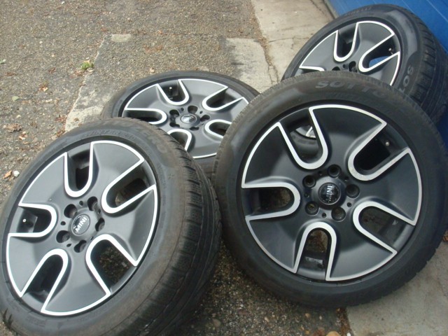 17 Inch Originele Mini Velgen en Banden Steek 5x120
