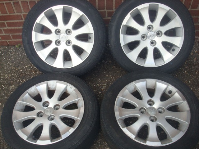 15”inch Daihatsu lichtmetalen velgen met Banden 4x100