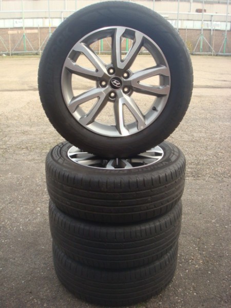 18’’Originele Hyundai V-Spoke Velgen en Banden 5x114.3