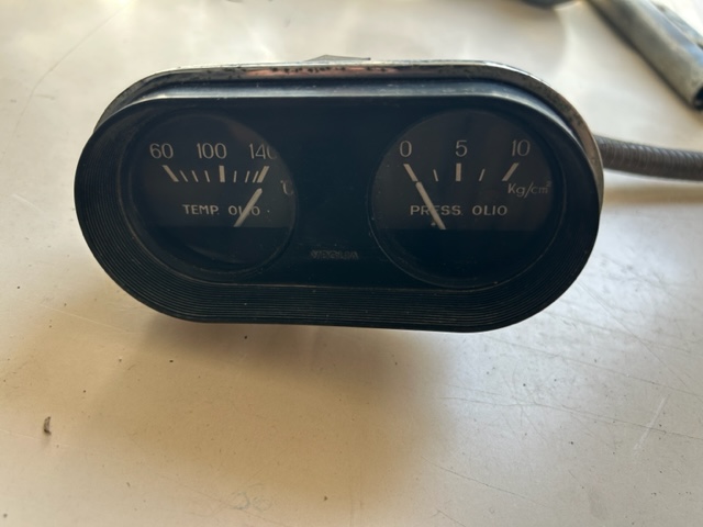 Oil pressure and temp gauge for Ferrari 330