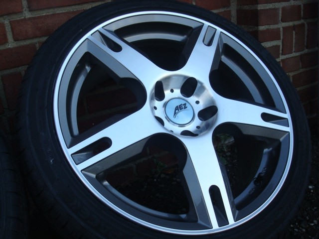 18''inch AEZ velgen en banden steek 5x112