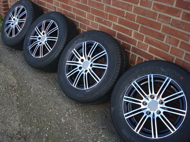 15 Inch Enzo Velgen en Banden Steek 5x112