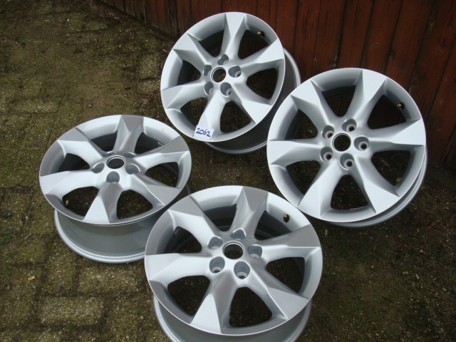17 Inch Originele Nissan Velgen Steek 5x114,3