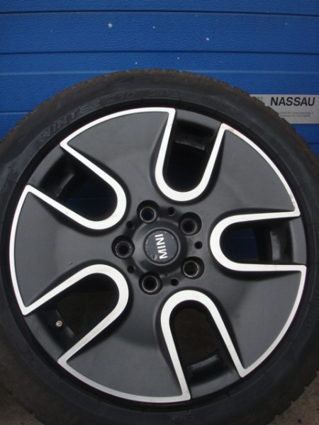 17 Inch Originele Mini Velgen en Banden Steek 5x120
