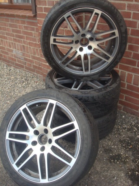 18’’Inch Audi rs4 Blechk Velgen en banden 5x112