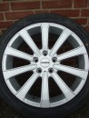 17 inch Momo velgen en banden steek 5x108