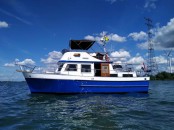 Trawler met nieuwe motoren
